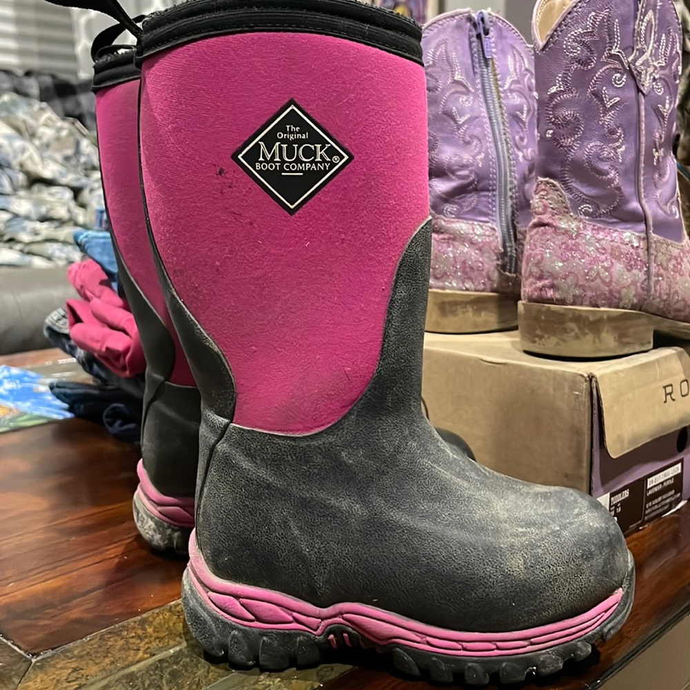 Girls muck boots